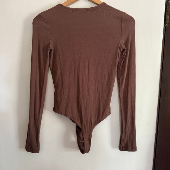 BETRO SIMONE | Cash Brown ribbed Button Henley style Bodysuit | Extra Small - Picture 4 of 5